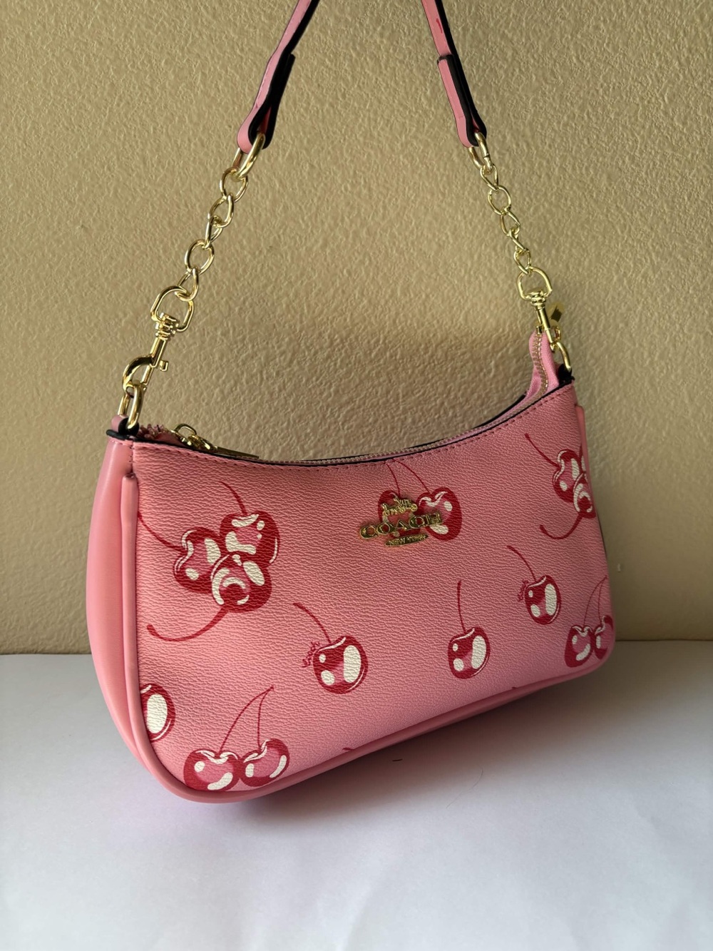 Coach Teri Shoulder Bag- Pink 🍒